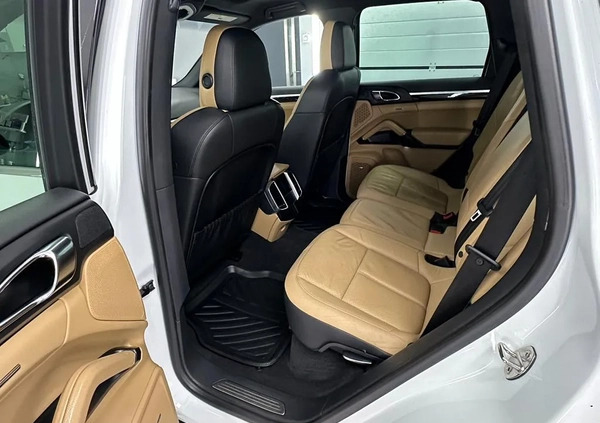 Porsche Cayenne cena 105500 przebieg: 188100, rok produkcji 2014 z Białystok małe 497